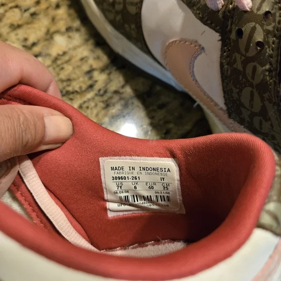 Vintage Nike Dunk Low XOXO Valentine's Day Size 7Y - Picture 7 of 9